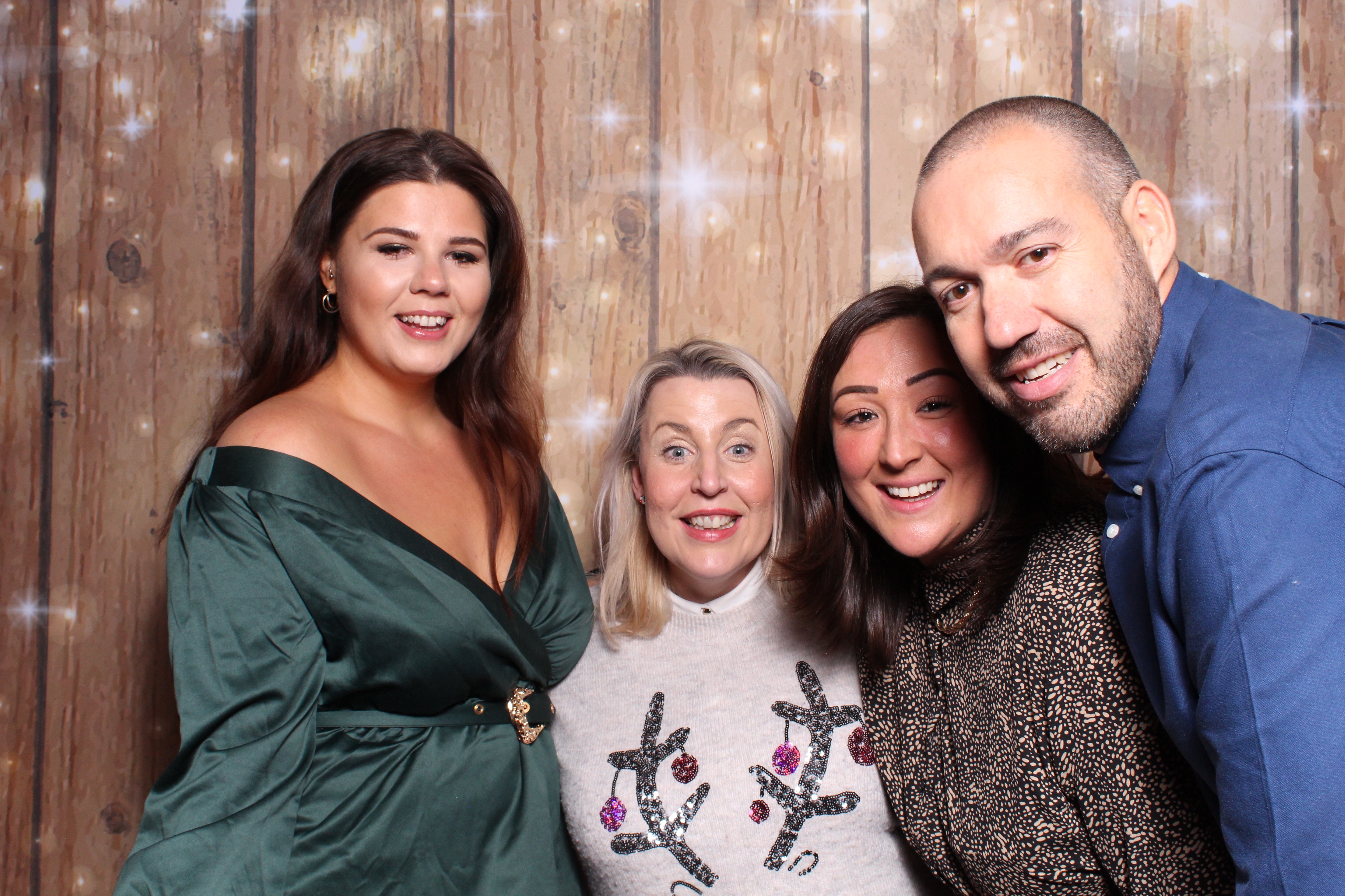 Tes Christmas party  | View more photos from the event at gallery.magicimages.uk/u/MagicImages/Tes-Christmas-party